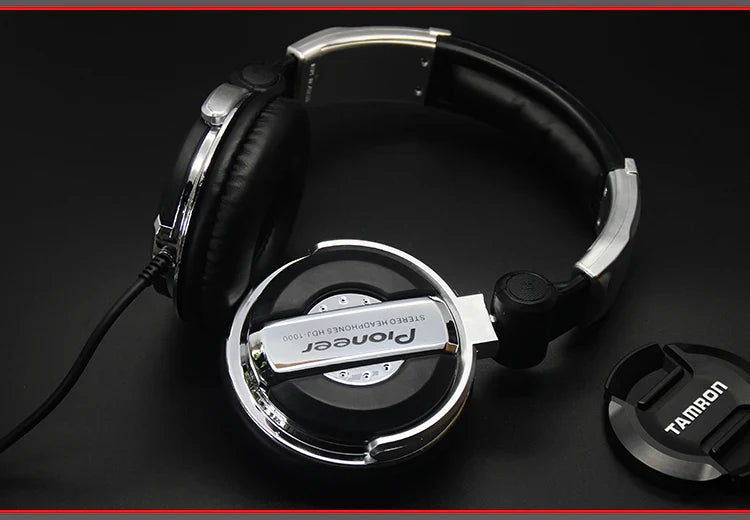 Black and silver pioneer hdj-1000 tuning earphones monitor with padded earcups and metallic headband for dj music mobile phone computer