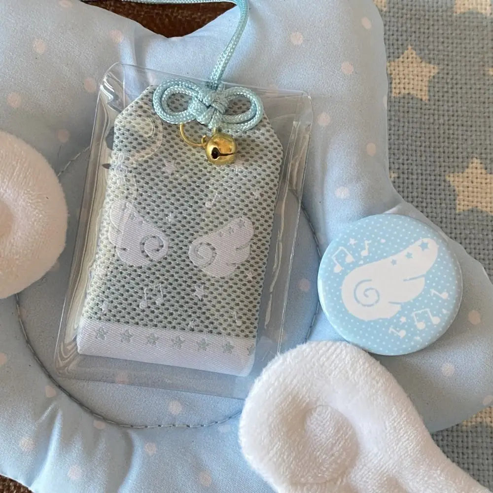 A delicate light blue mesh musical notes wings diy embroidery blessings keyring with white angel wings and gold bell