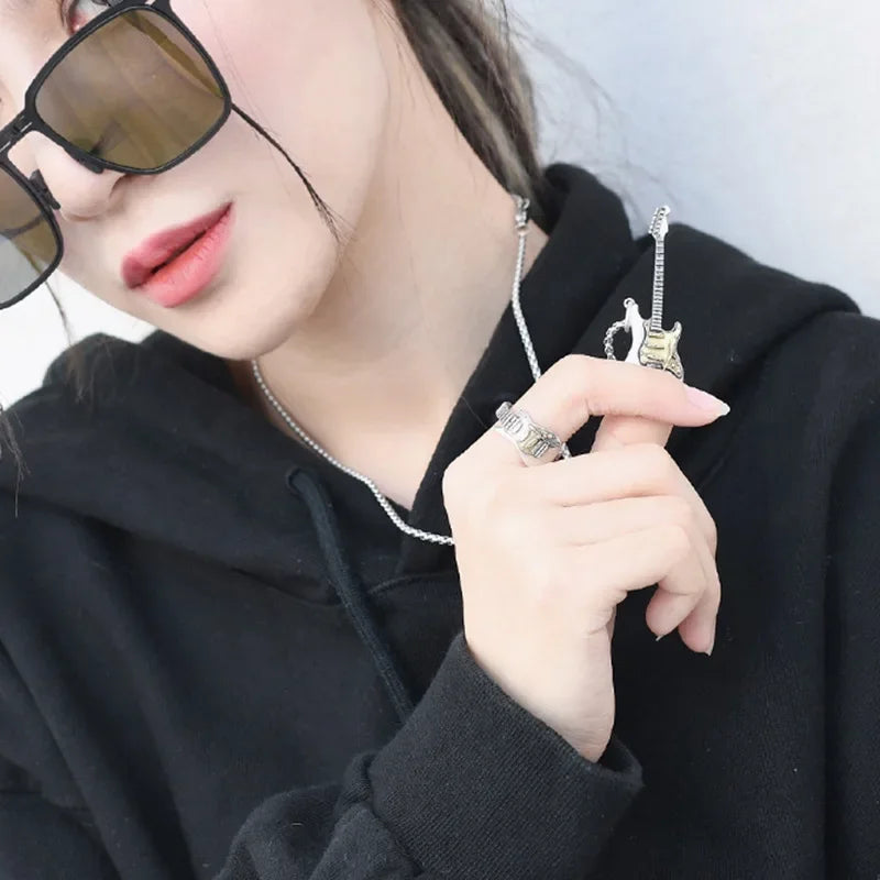 Silver electric guitar-shaped pendant necklace with delicate chain personalized gothic pendant for retro punk music fans