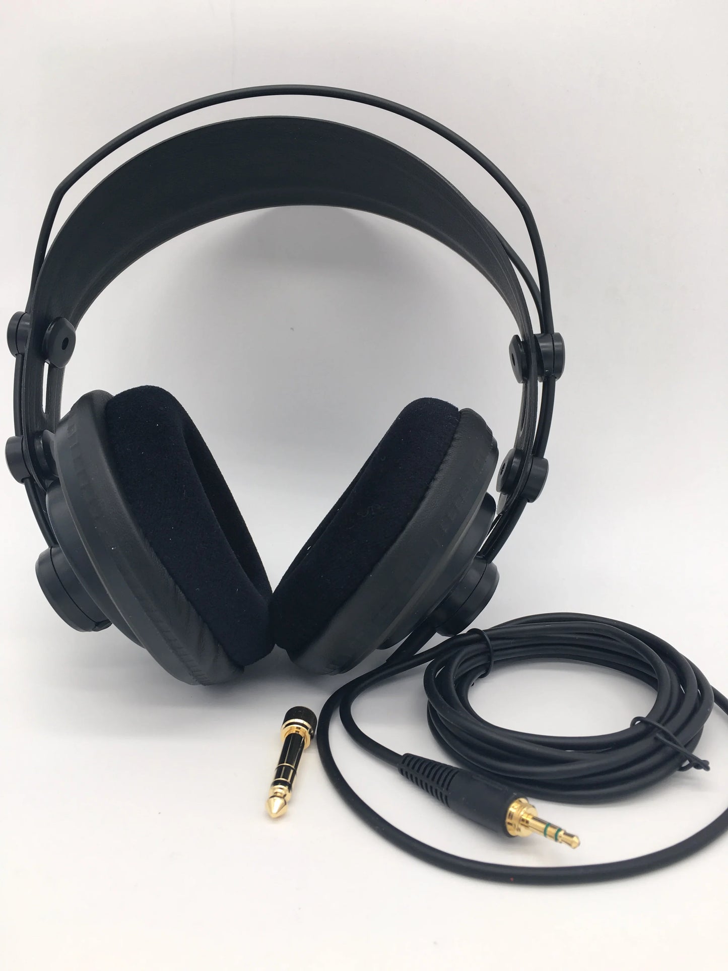 Black samson sr850 professional over-ear headphones with padded leather earcups self-adjusting headband and 10hz-30khz frequency response