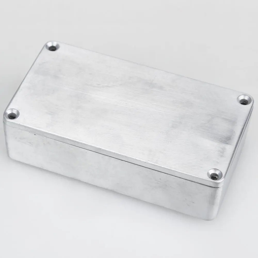 Silver rectangular aluminum guitar effect cases enclosure with rounded corners and screws holder replacement durable kit