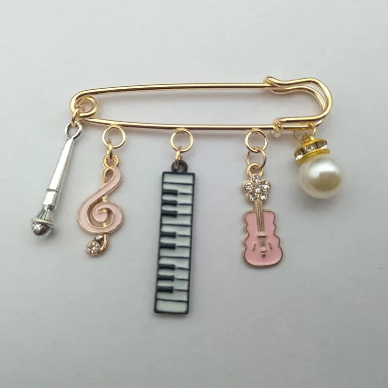 Gold-colored safety pin microphone brooch pendant with musical instrument guitar violin charms for 2022fashion collocation musical jewelry