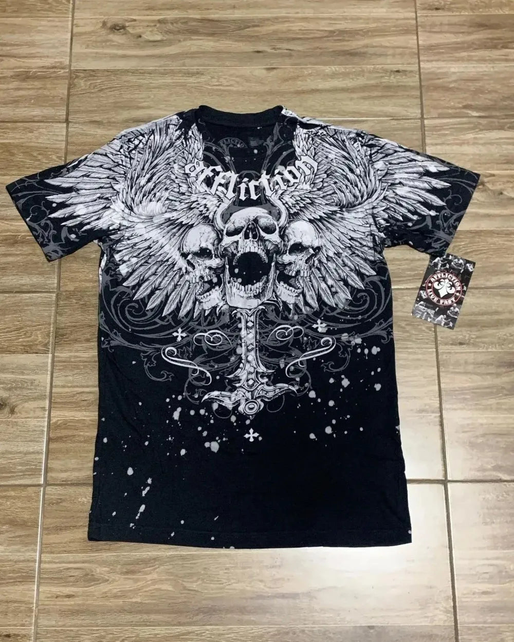 Black short-sleeved polyester t-shirt with retro punk hip hop pattern printed white skull wings graphic breathable hardship design