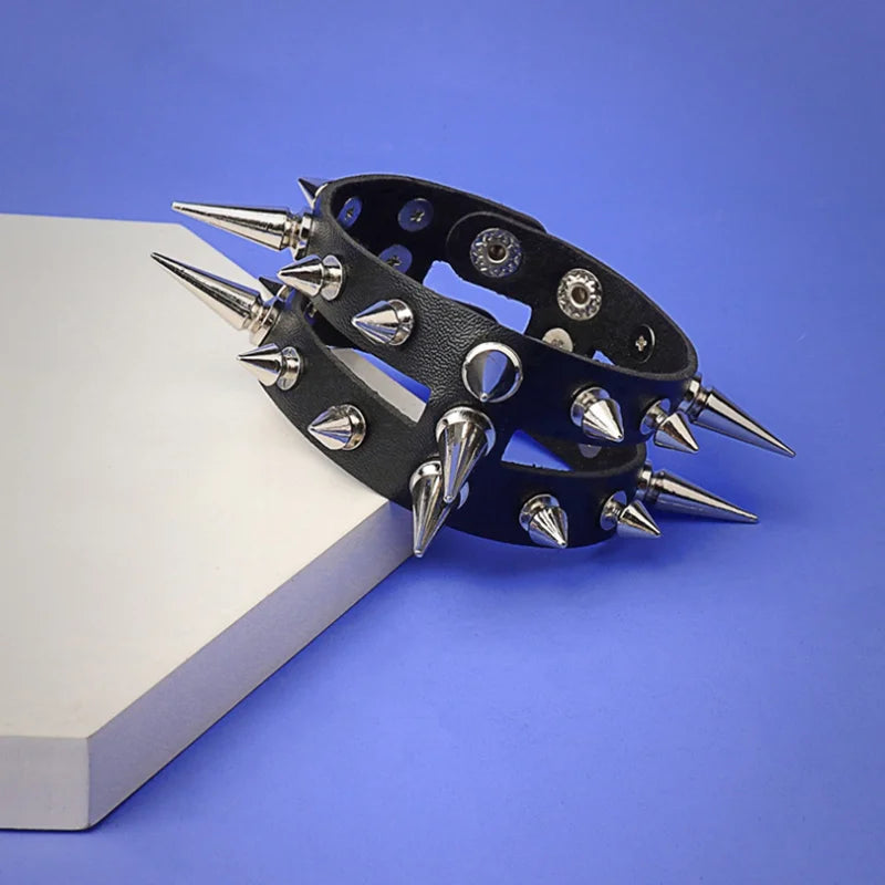 1Pc Hip Hop Men Goth PU Leather Wristband bracelet en cuir Vintage Cosplay Rock Spikes Rivet Chunky Cuff Black браслеты