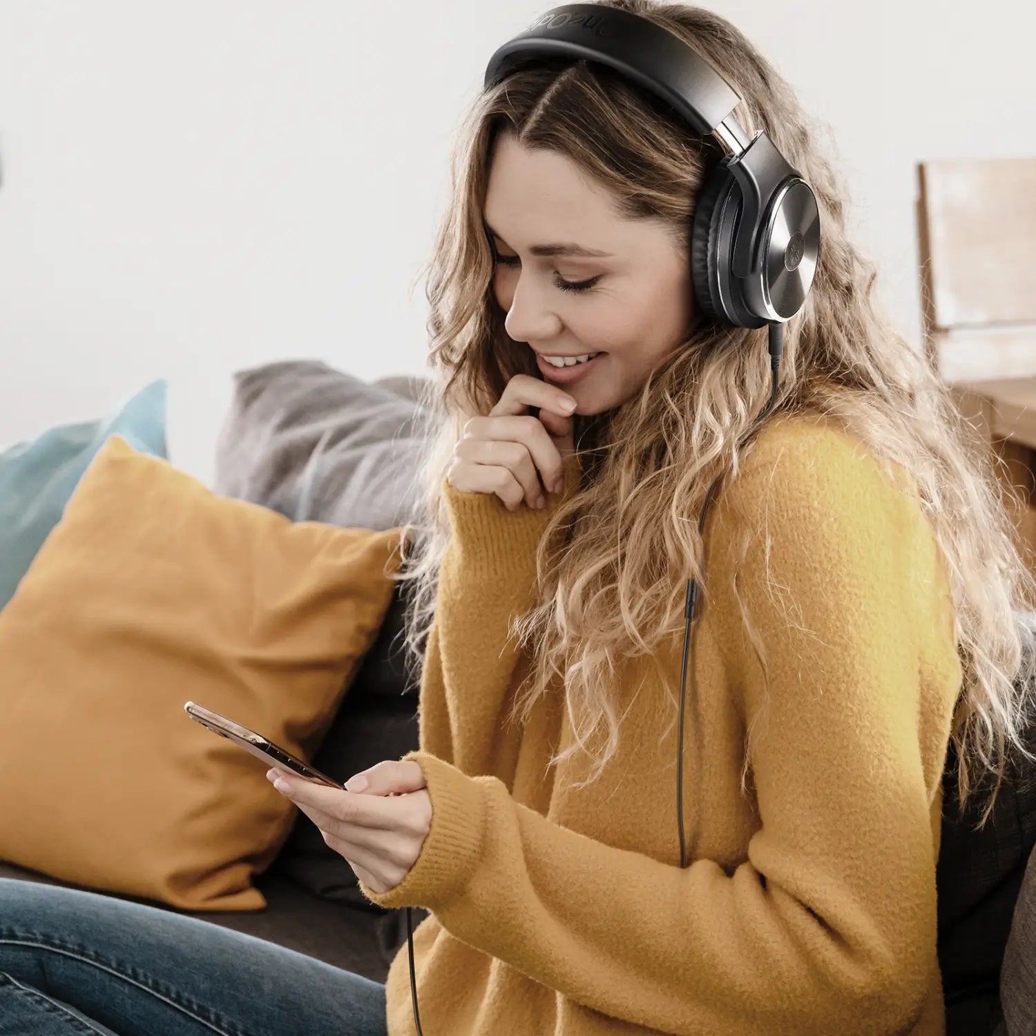 Oneodio Studio HI-FI Headphones High-Resolution Sound Deep Bass Wired Headset with 50mm Neodymium Drivers Ideal for Music Create