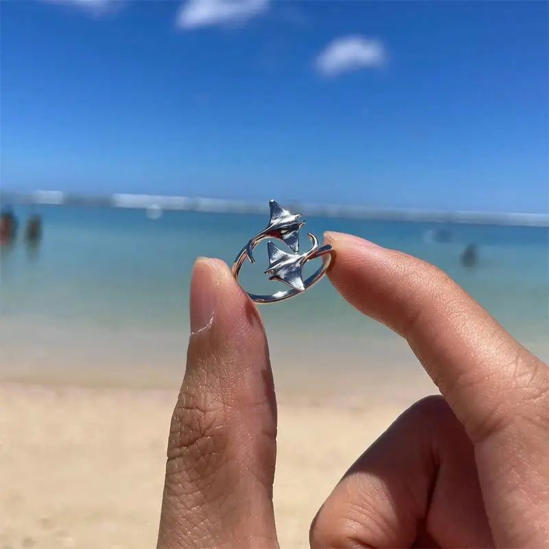 2025 Hip Hop Rings for Women Cute Fish Animal Shaped Two Tone Design Shiny Adjustable Rings Party Jewelry Wholesale
