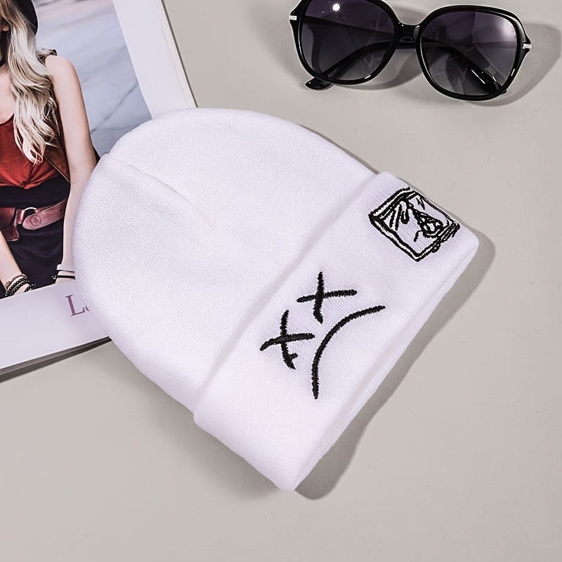 Sad face embroidered graphic brimless beanie fashionable black and white knitted hat casual hip-hop brimless hat