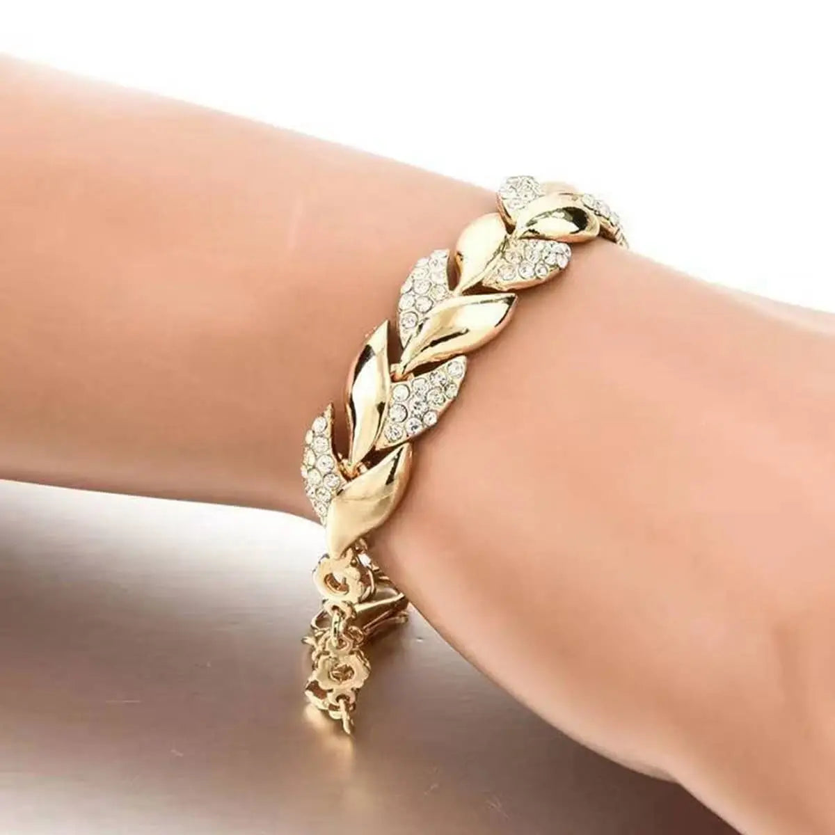 1PC Hip Hop Leaf Bracelet Women’s Gold Twisted Shining Crystal Stone Pendant Bracelet Elegant Adjustable Chain Daily Jewelry