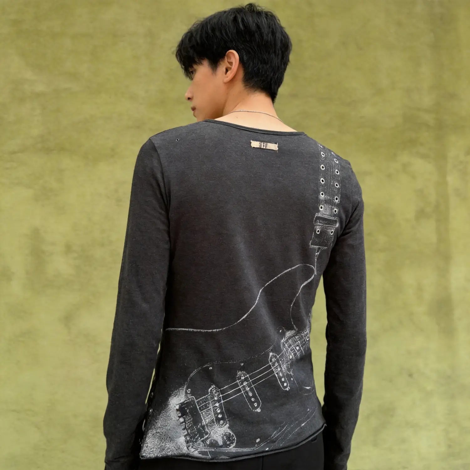 Hip-hop Y2K Guitar Printed Long Sleeve Men T-shirt Casual Rivet Elements Tops Harajuku Men and Women New Retro Men Clothing