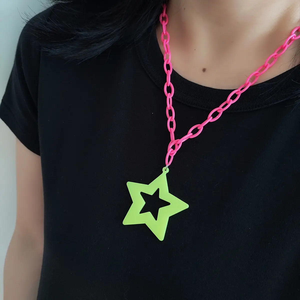 Hip-hop rock exaggerated personality acrylic fluorescent star pendant long sweater chain necklace women’s accessory decorat