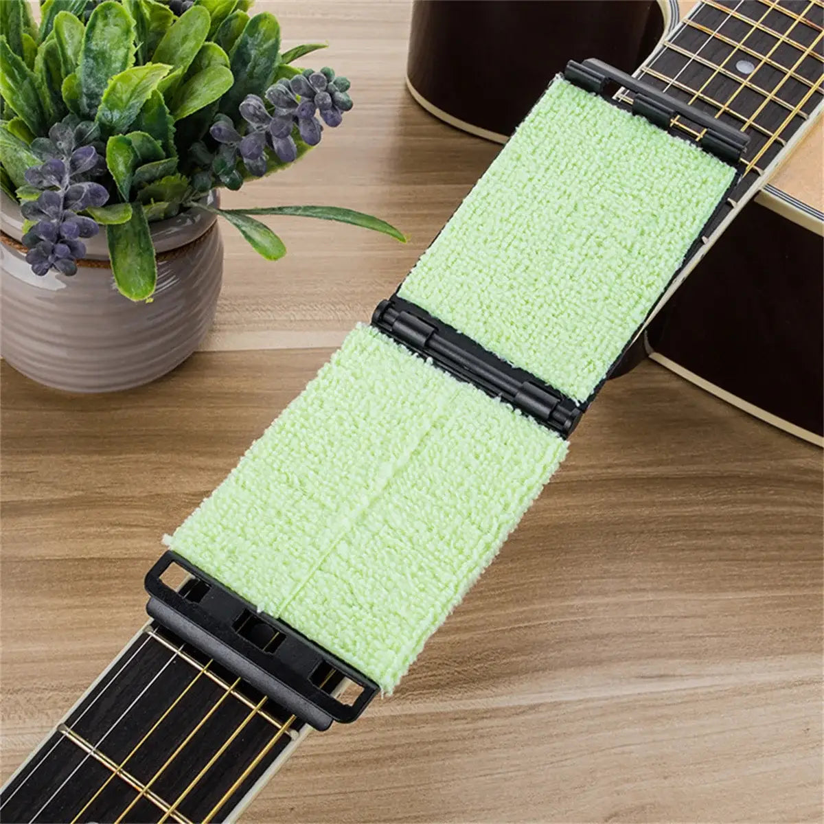 Guitar String Cleaner Clean Fretboard Cloth Tool for Maintenance and Care of Violin Bass Ukulele Electric Guitars