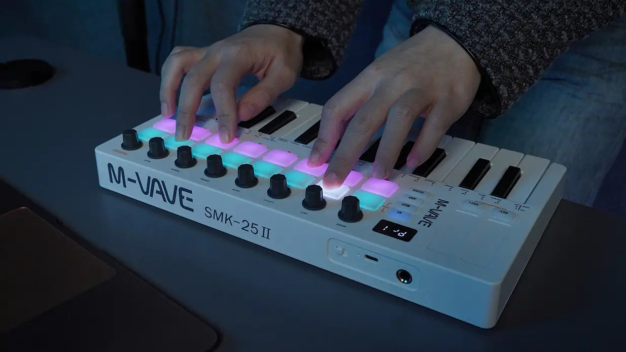 M-VAVE SMK-25 MIDI Pad Controller Rechargeable Keyboard USB 25 Key,16 RGB Drum Pads,8 Knobs&Music Production,Software Included