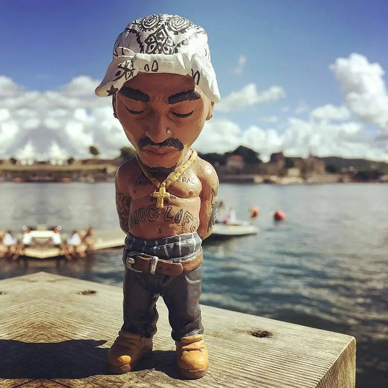 Fun Hip Hop Rapper Funny Bro Figurine Model Resin Statue for Home Indoor Outdoor Sculptures Car Decoration Garden Ornaments Gift