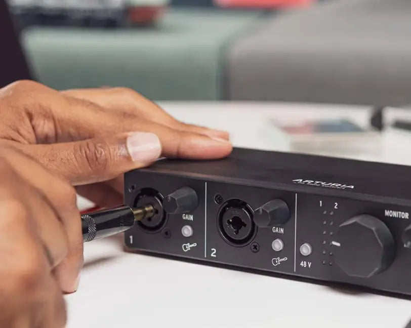 Arturia Versatile desktop MiniFuse 4 audio interface 4in/4out MIDI interface for bands,producers,performers podcasters