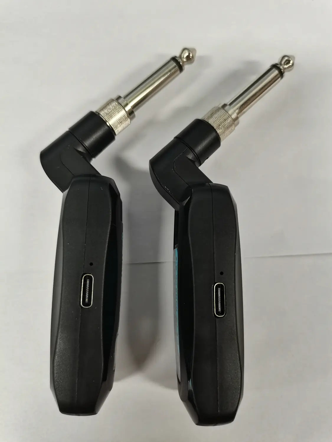 2.4G Wireless Guitar System Rechargeable Portable Transmitter Receiver Set with Charging Compartment Audio System 4 Channel