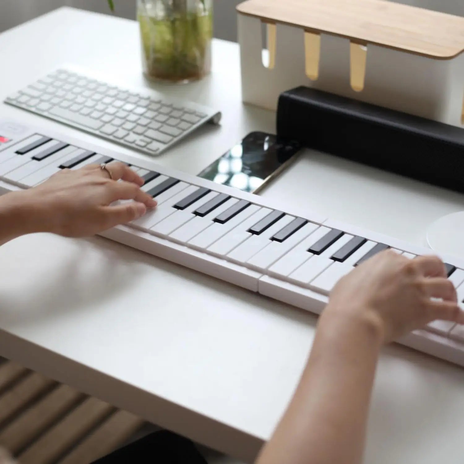 61 Key Electronic Piano Keyboard Portable 16 Tones 100 Rhythms Teaching Function Headphone Jack for Travel Practice Beginners