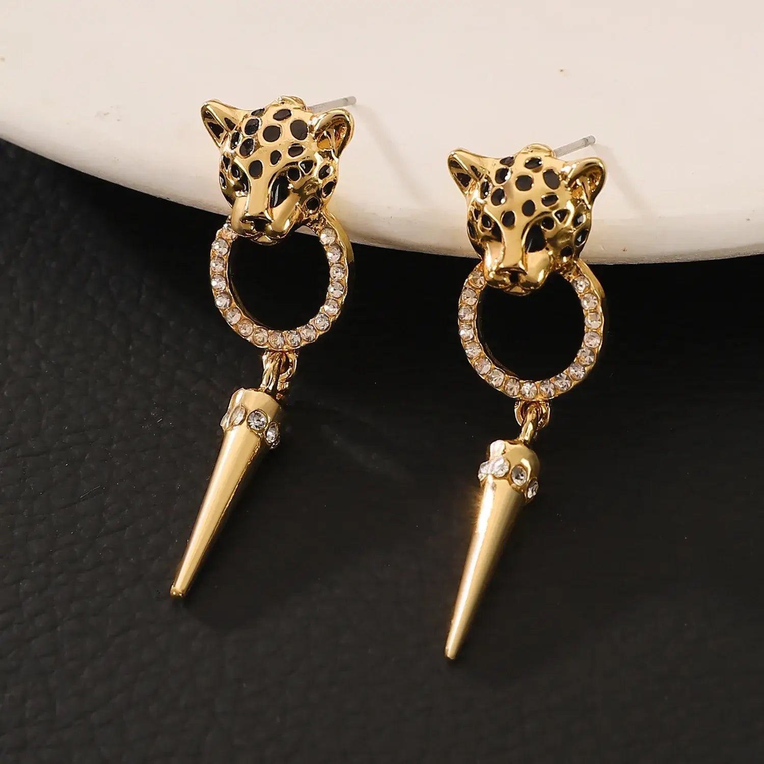 Hip Hop Leopard Head Stud Earrings for Women Punk Statement Jewelry Shiney Crystal Circle Cone Pendant Drops Charm Party Gift