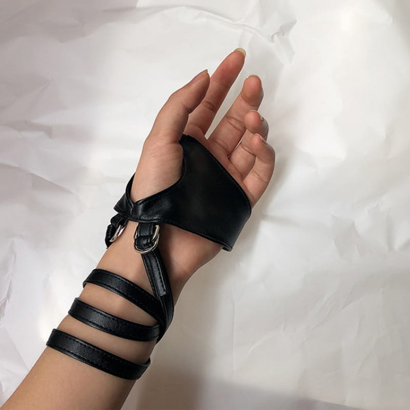 Women Sexy Black Half-Finger Gothic Punk Style Strap Leather Gloves Fingerless Hip-Hop Cosplay Stage Perfermence Accessories