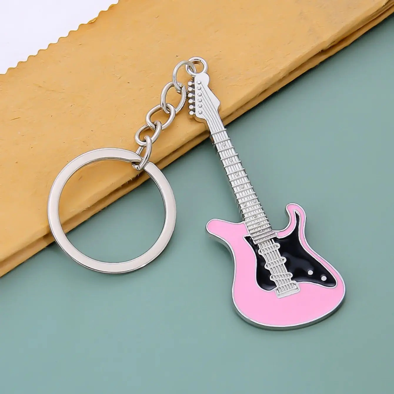 New Design Classic Guitar Keychain Car Key Chain Key Ring Musical Instruments pendant For Man Women Gift wholesale
