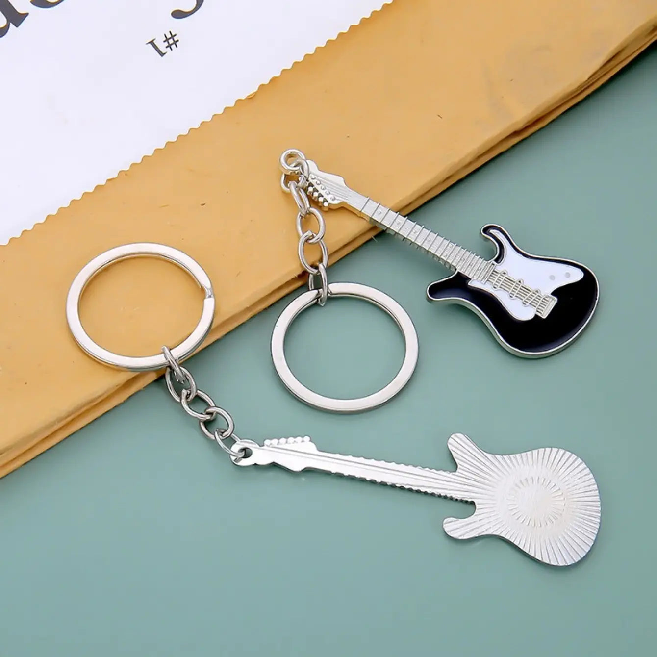 New Design Classic Guitar Keychain Car Key Chain Key Ring Musical Instruments pendant For Man Women Gift wholesale