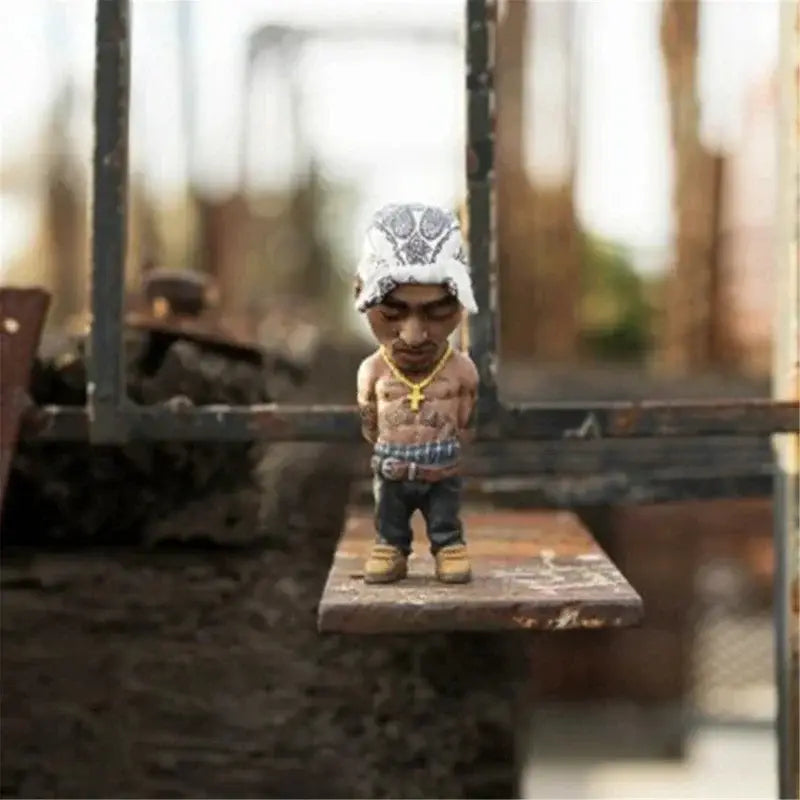 Tupac Figurine New Rapper Star Cool Hip Hop Guy Ornaments Creative Desktop Statue Home Living Room Office Decor Doll Rapper
