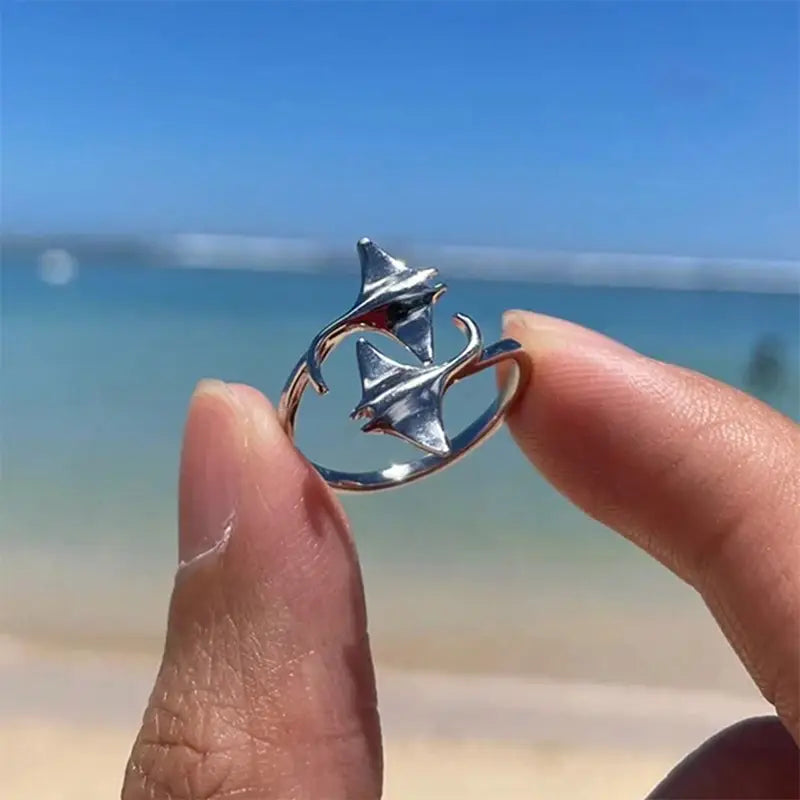 2025 Hip Hop Rings for Women Cute Fish Animal Shaped Two Tone Design Shiny Adjustable Rings Party Jewelry Wholesale