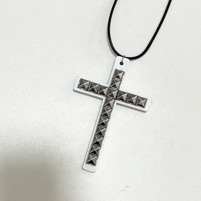Y2K Jewelry Wooden Cross Rivet Pendant Necklaces for Women Cool Goth Hip Hop Grunge Rock Aesthetic Necklace Accessories Punk