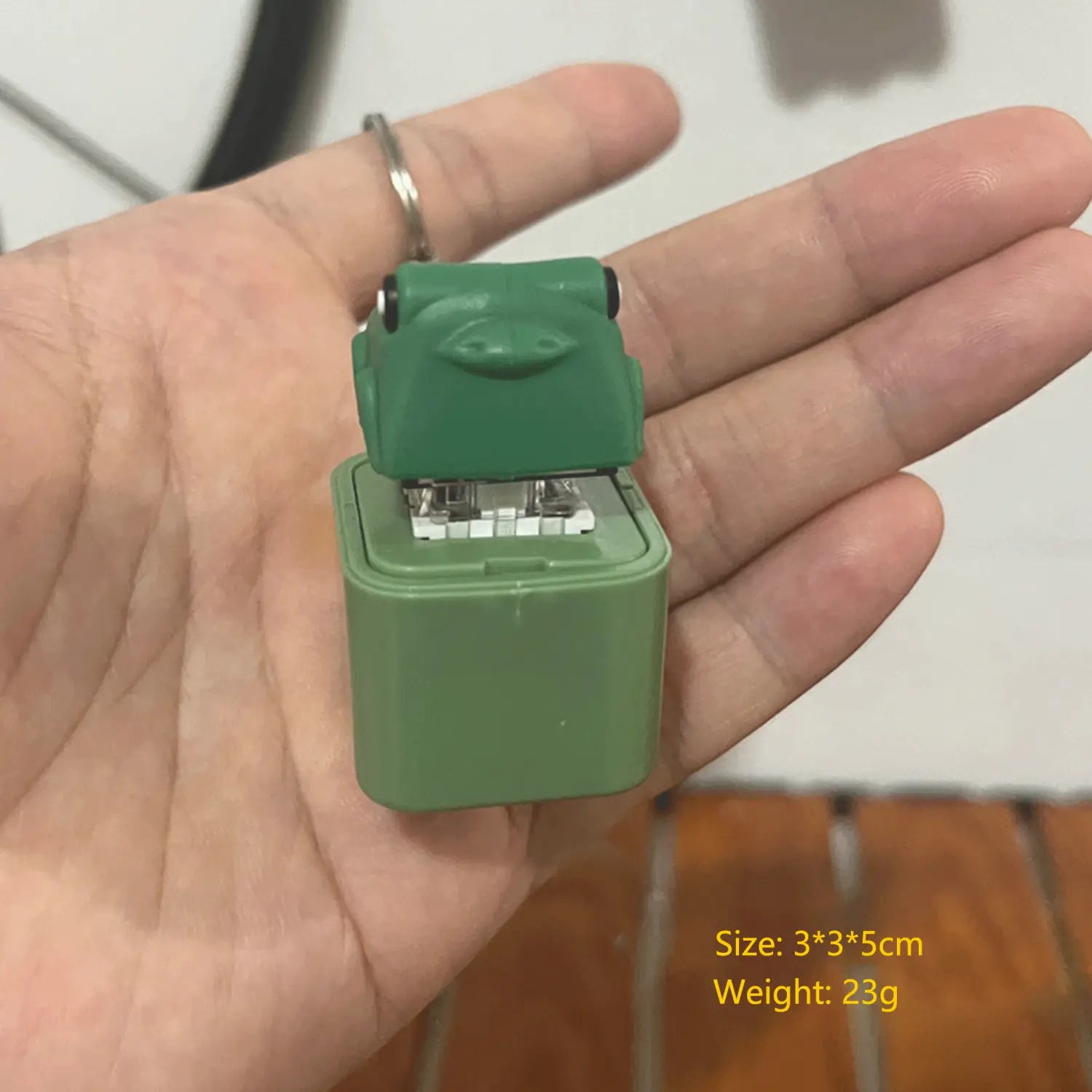 NEW Croaking Frog Keychain Rechargeable Frog Keyboard Fidget Clicker Frog/Lizard Sound Keychain with LED Light for Stress Relief