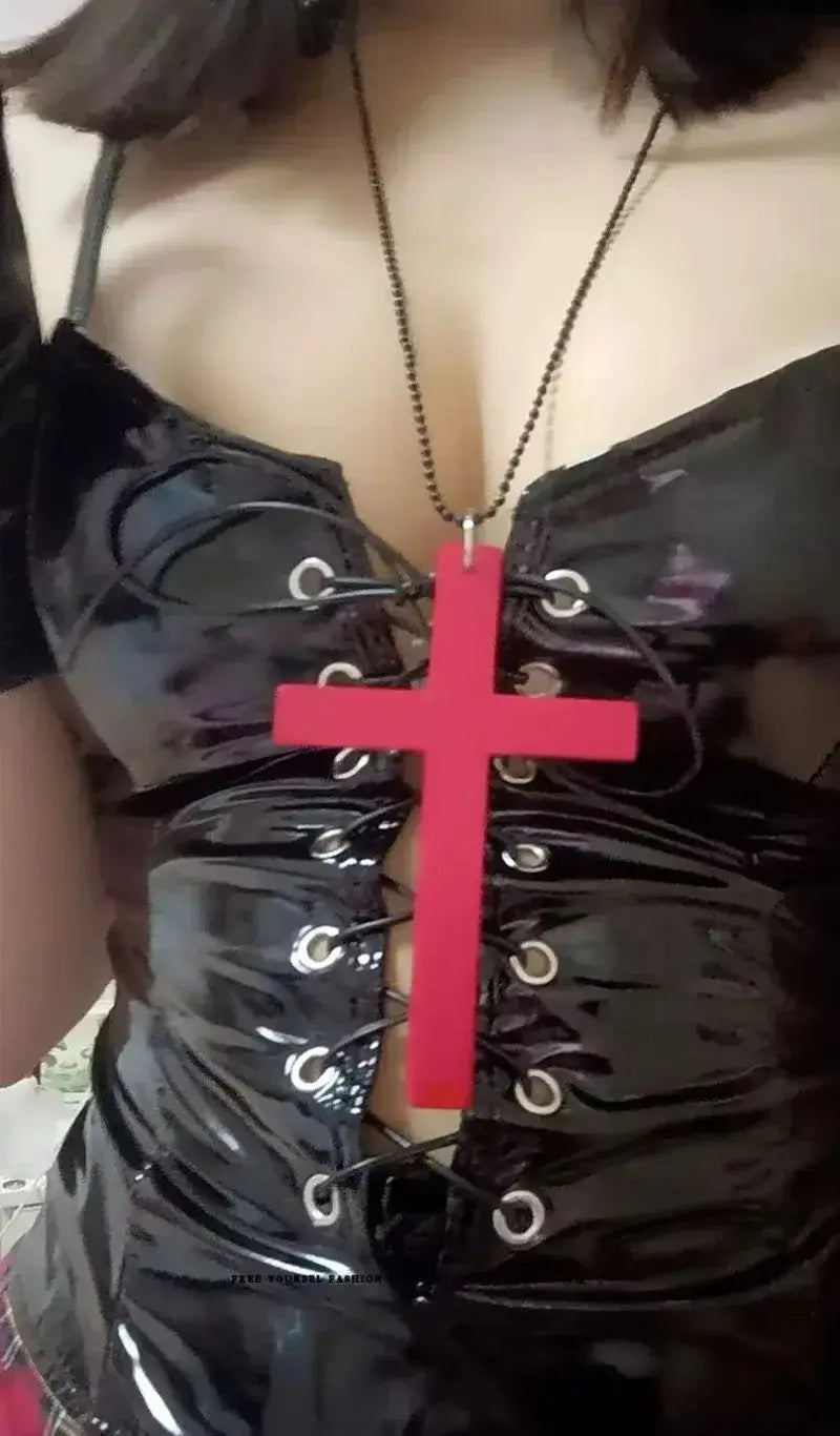 Personality Punk Y2K Cross Wood Black Drill Cool Pendant Necklace for Women Vintage Spicy Girls Hip Hop Necklace Jewelry Gifts