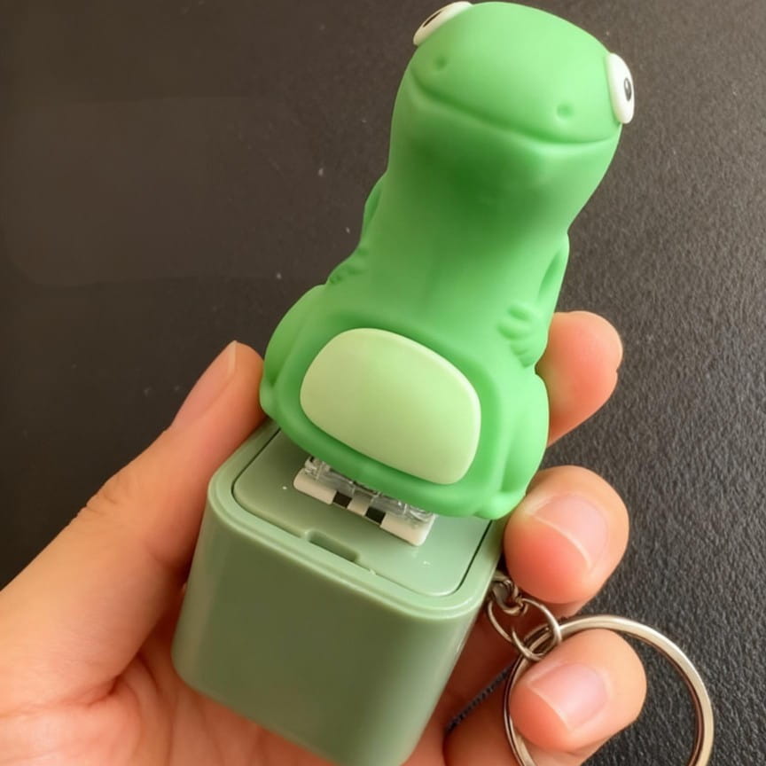 NEW Croaking Frog Keychain Rechargeable Frog Keyboard Fidget Clicker Frog/Lizard Sound Keychain with LED Light for Stress Relief