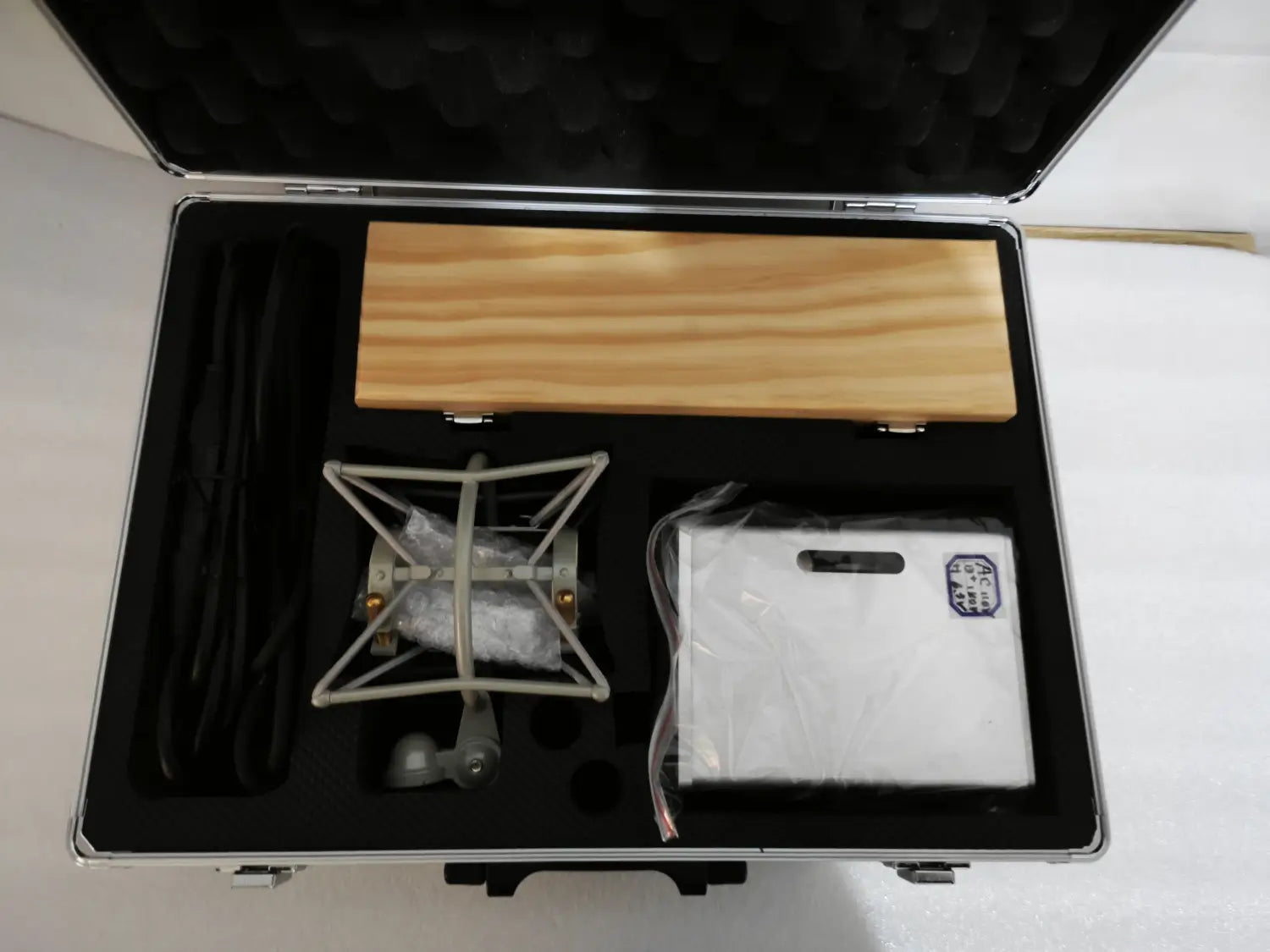 New Professional-grade top-tier upgraded model 149 vacuum tube microphone suitable for professional recording studios.