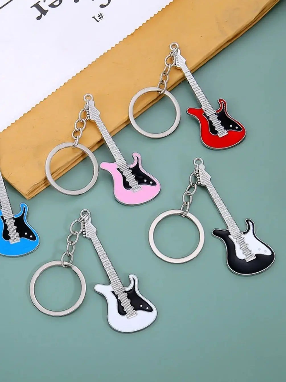 New Design Classic Guitar Keychain Car Key Chain Key Ring Musical Instruments pendant For Man Women Gift wholesale