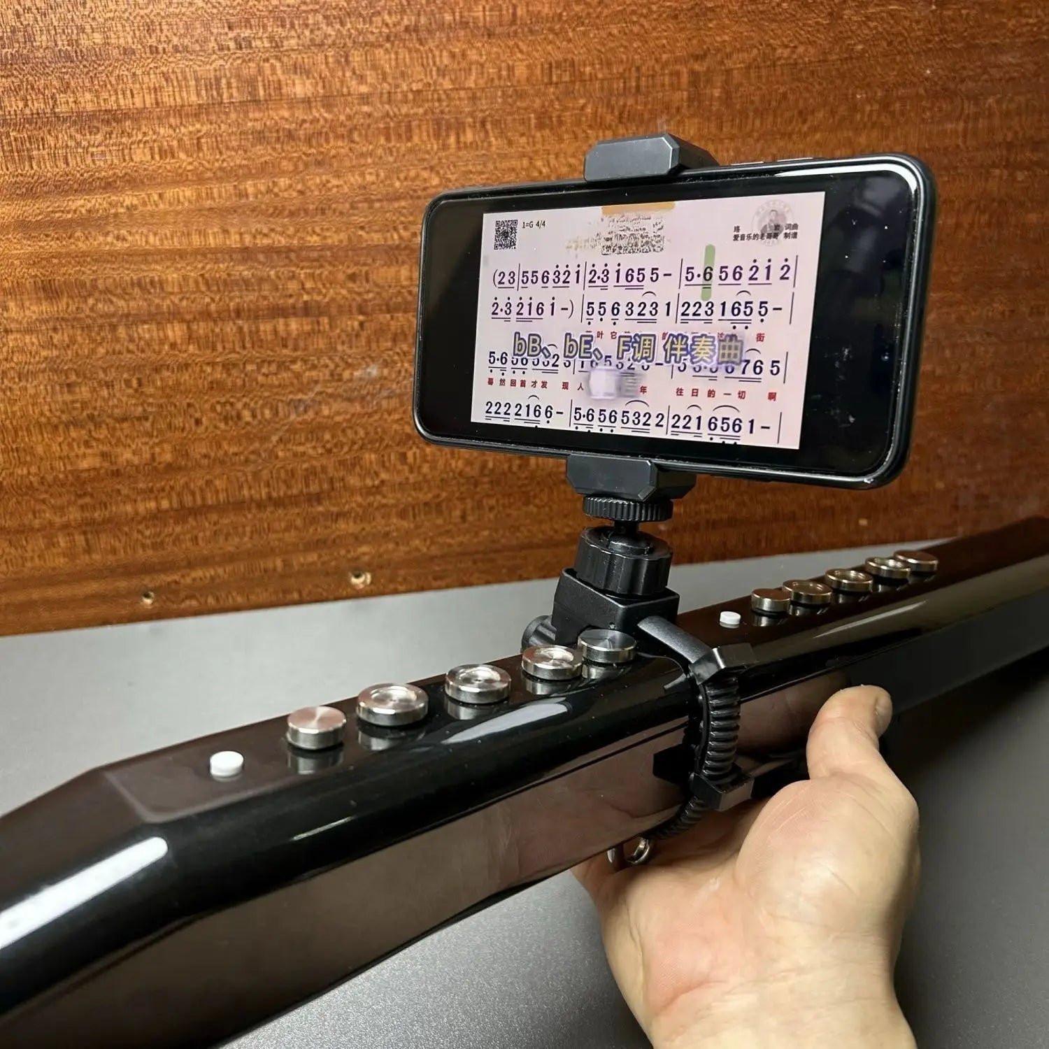 New product: Sheet music phone stand portable suitable for outdoor performances trumpet clarinet and wind instruments
