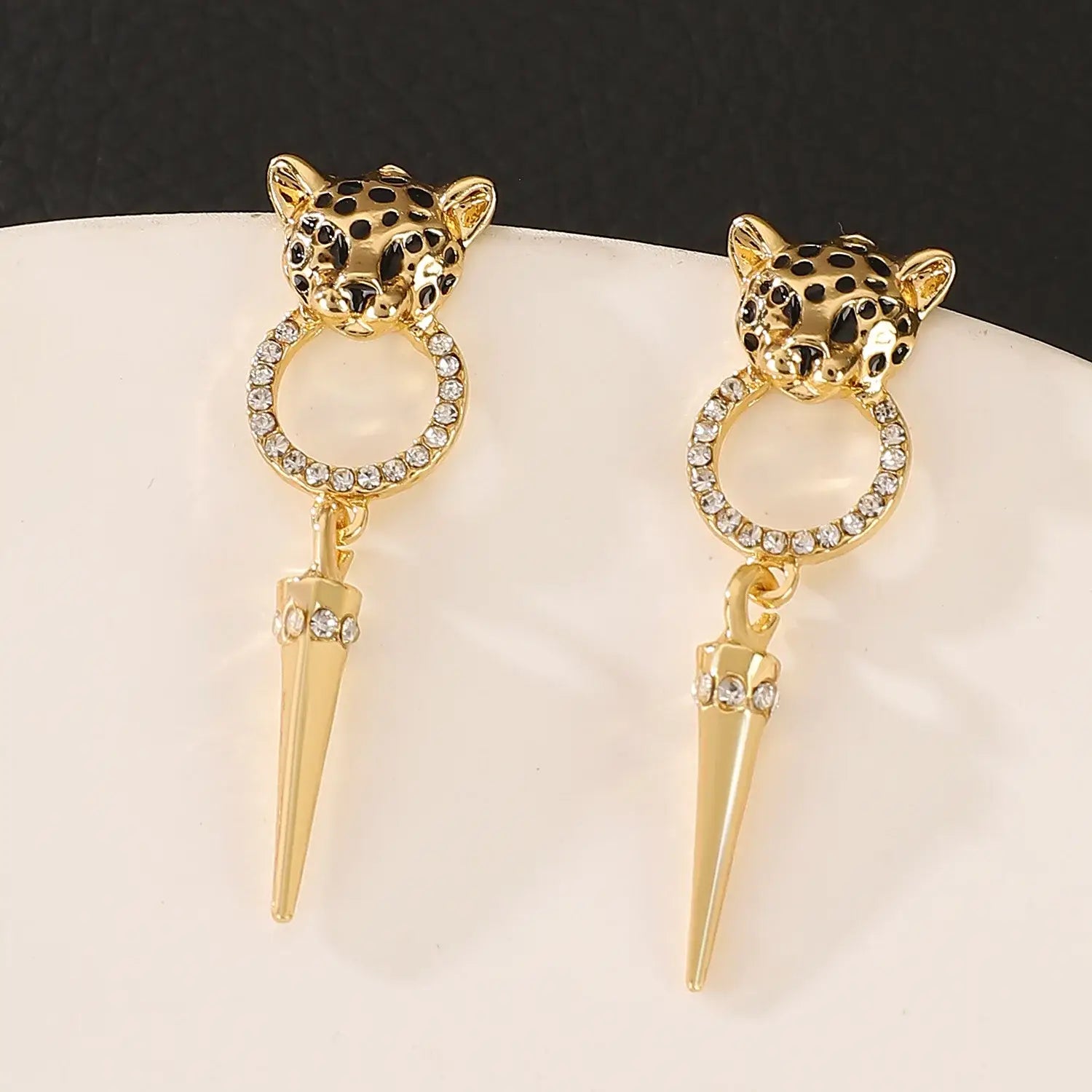 Hip Hop Leopard Head Stud Earrings for Women Punk Statement Jewelry Shiney Crystal Circle Cone Pendant Drops Charm Party Gift