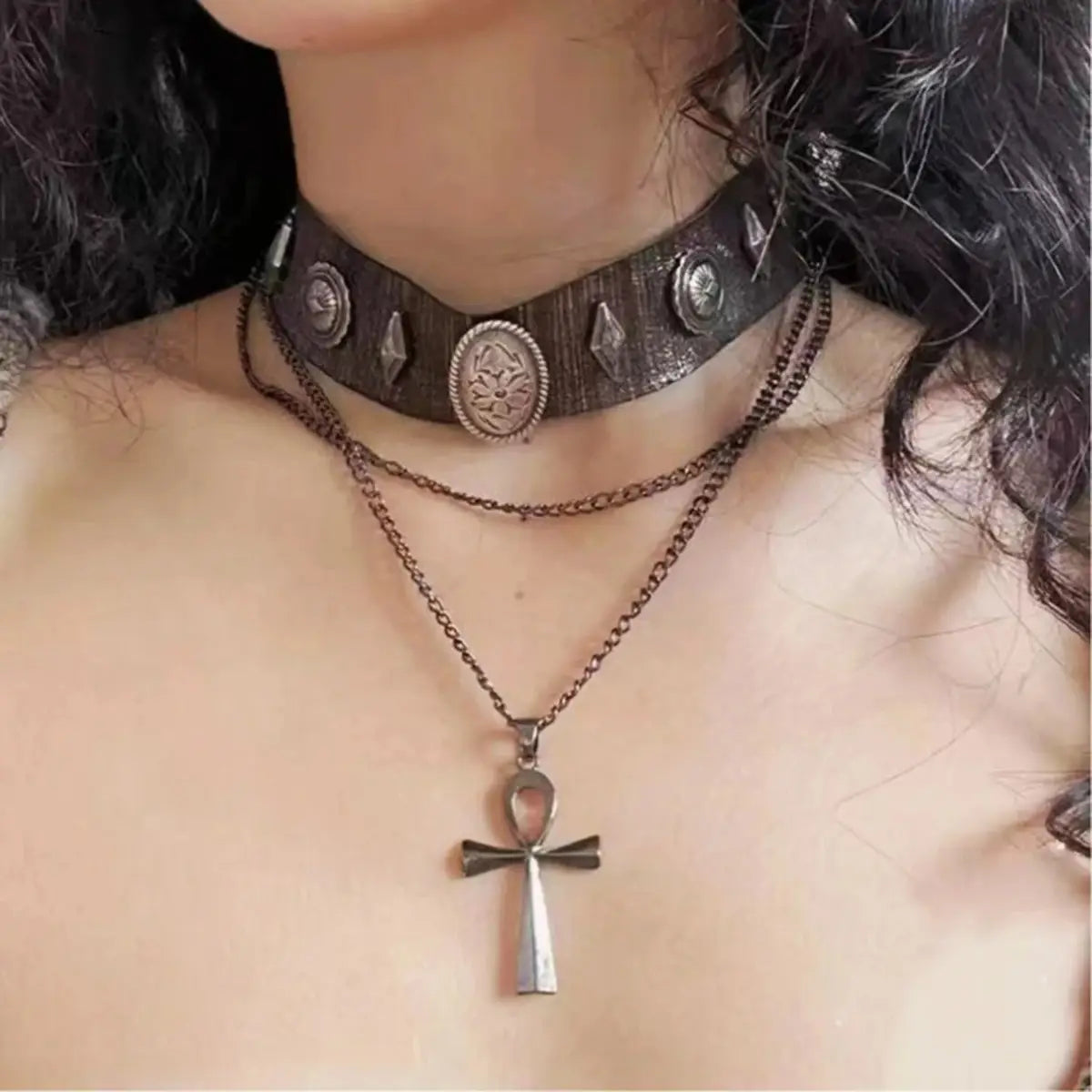 Personality Punk Y2K Cross Wood Black Drill Cool Pendant Necklace for Women Vintage Spicy Girls Hip Hop Necklace Jewelry Gifts