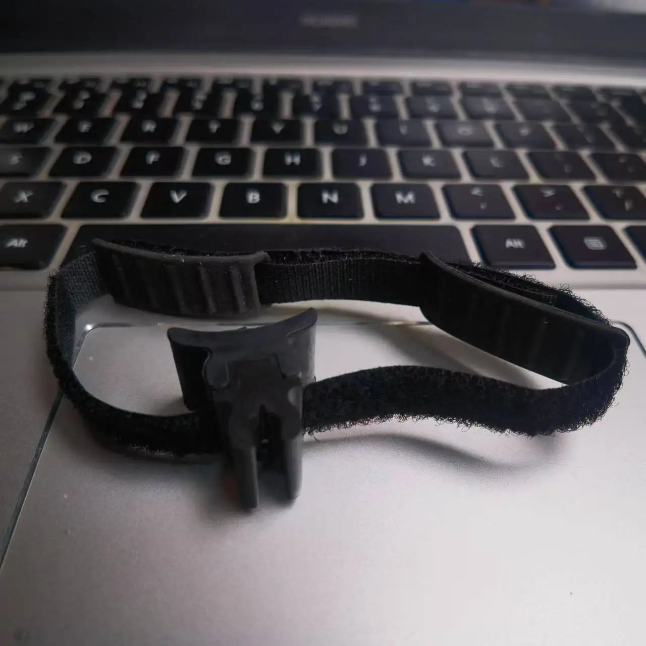 Black velcro strap with plastic buckle for musical instrument microphone clips violin and mic clamps stringed use