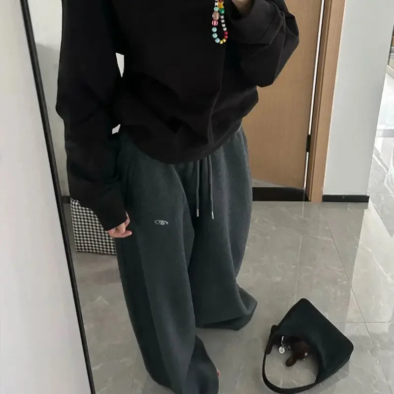 Dark gray black casual sweatpants with small white embroidered logo high waist wide-leg sweatpants korean streetwear