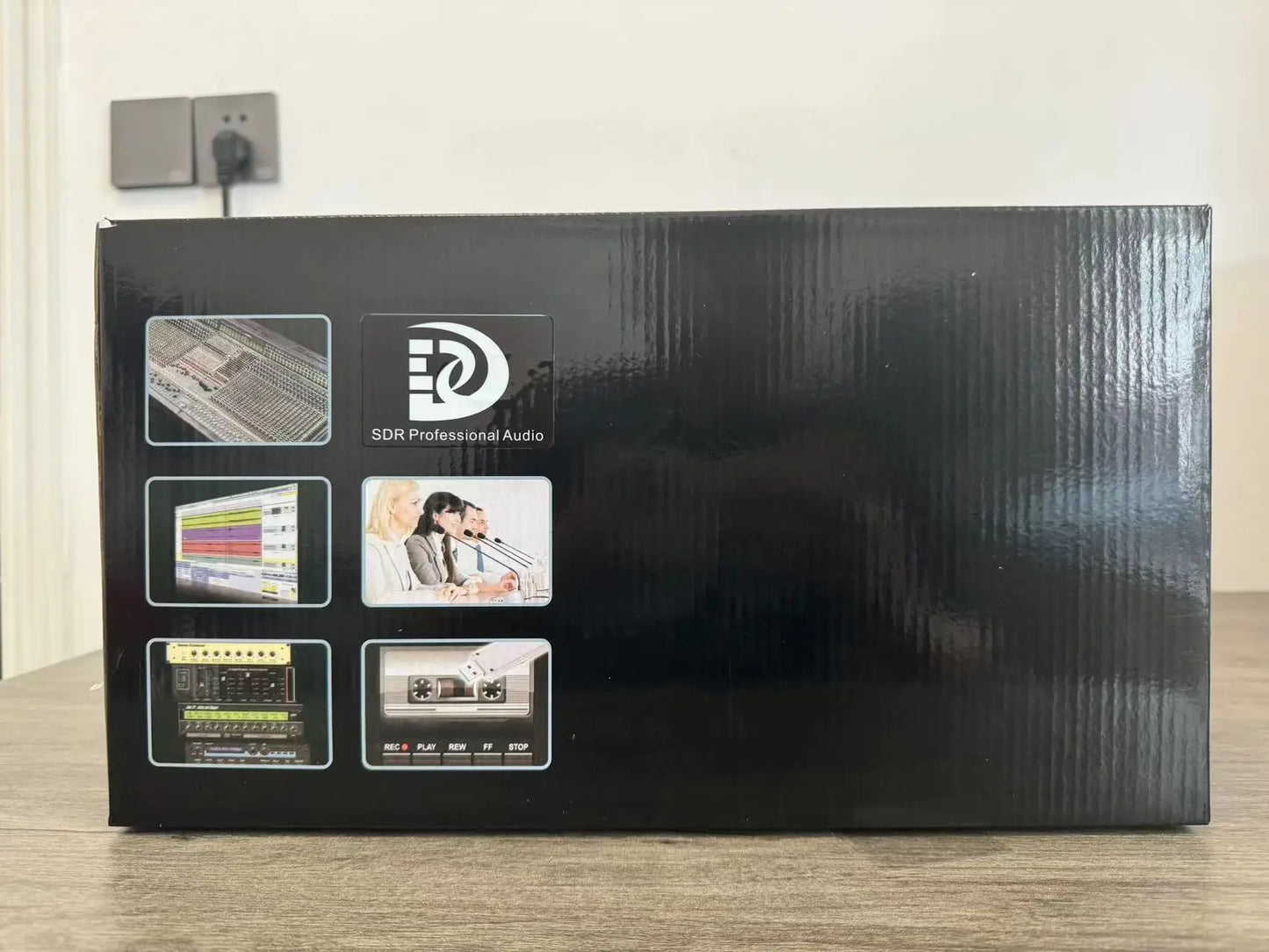 Black sdr mr18 professional digital mixing studio recording console dj studio box with glossy finish and equipment insets