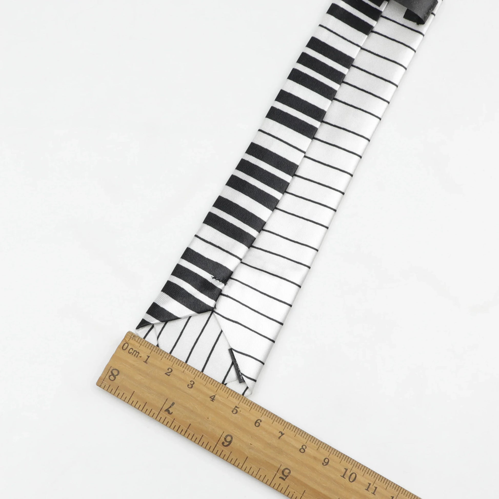 Classic fashion men’s black and white polyester skinny tie with piano key pattern for width necktie party accessory