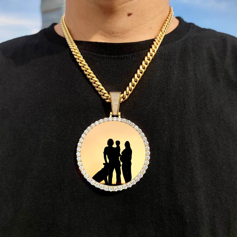 Gold-plated photo medallions 18k necklace pendant iced with diamond border and engraved family silhouette cuban men hip hop jewelry