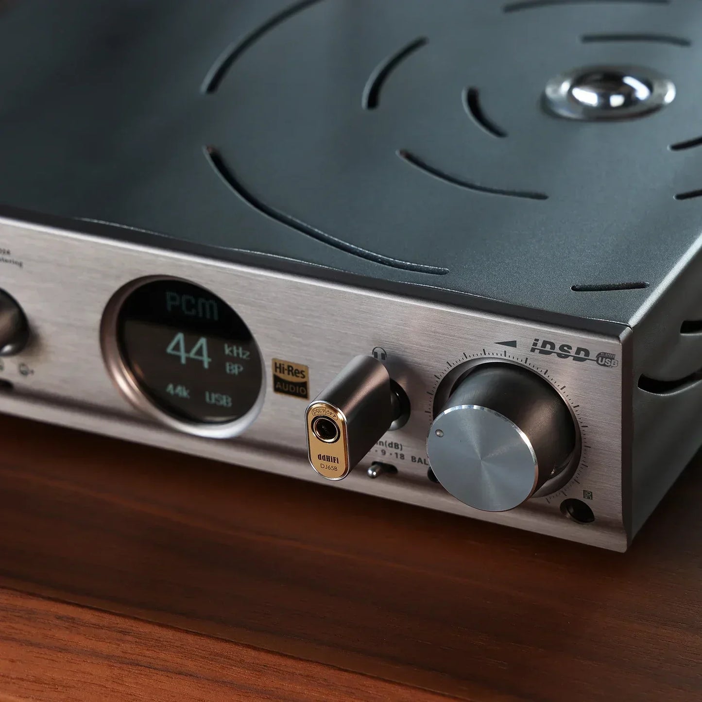 Silver-finished dd dj65b audio adapter with brushed metal casing 6.35mm output port for beat music store use