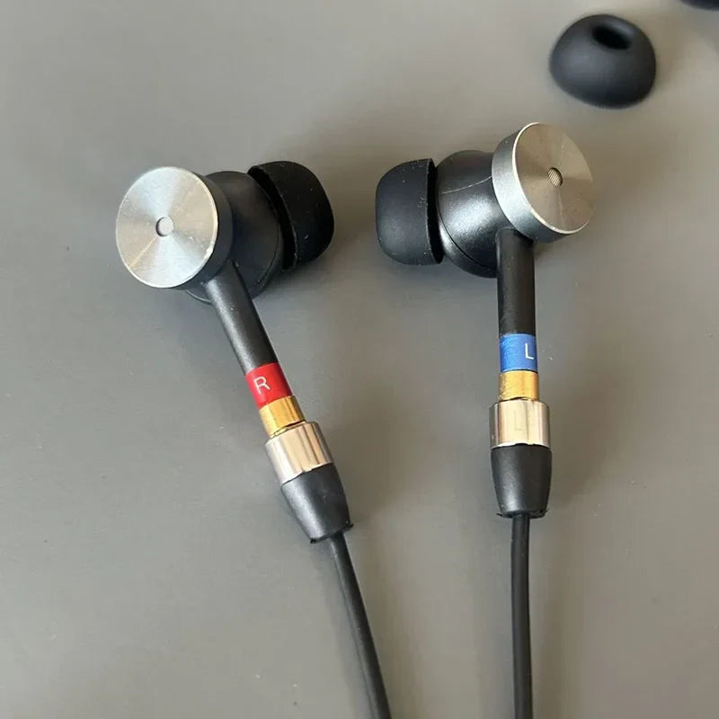 Black diy mmcx hifi in-ear headphones with silver metal deep bass earpieces and detachable cable audiophile connectors
