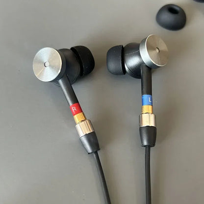 Black diy mmcx hifi in-ear headphones with silver metal deep bass earpieces and detachable cable audiophile connectors
