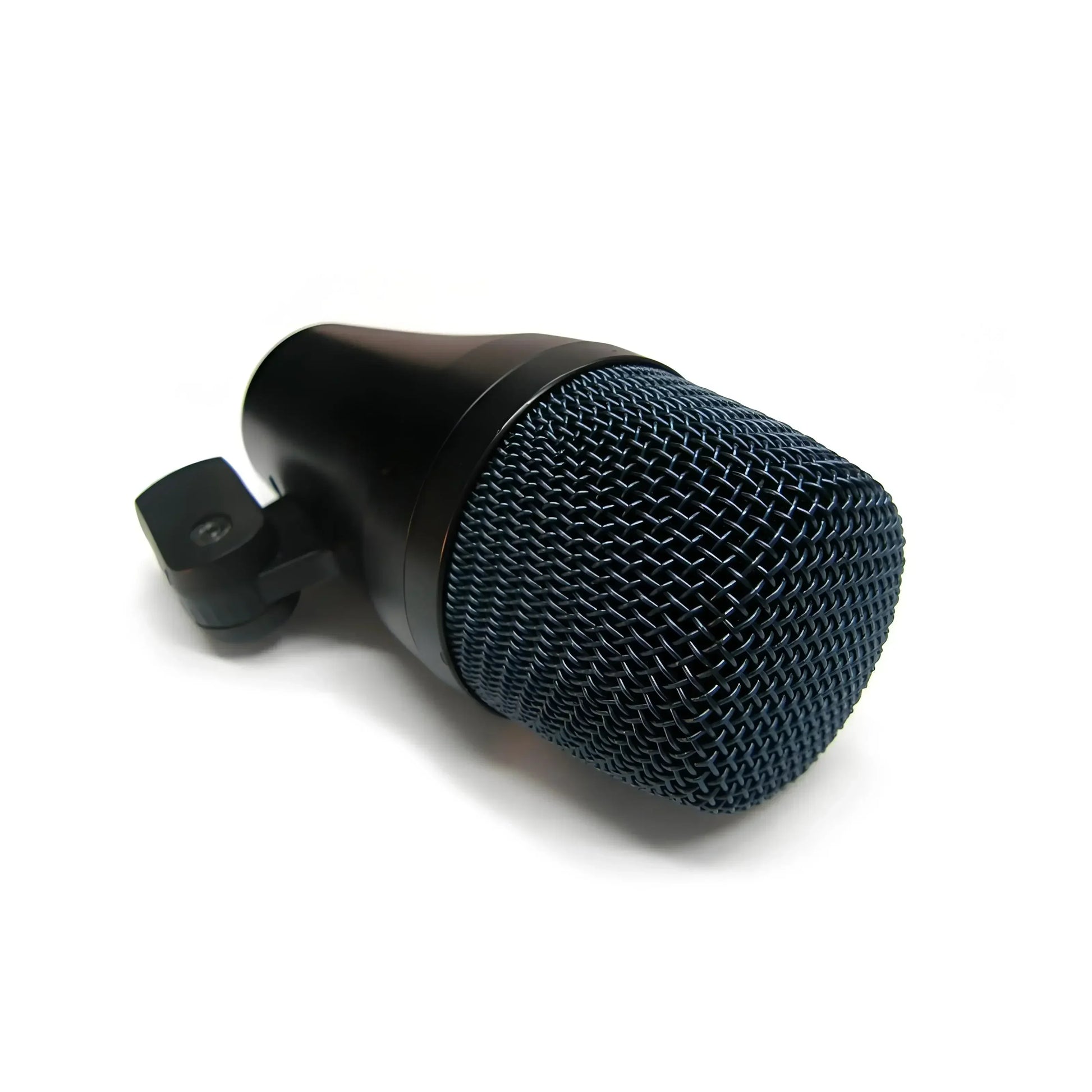 Black drum microphone e902 with mesh grille and clip attachment featuring wide 40hz frequency for crisp bass drum sound