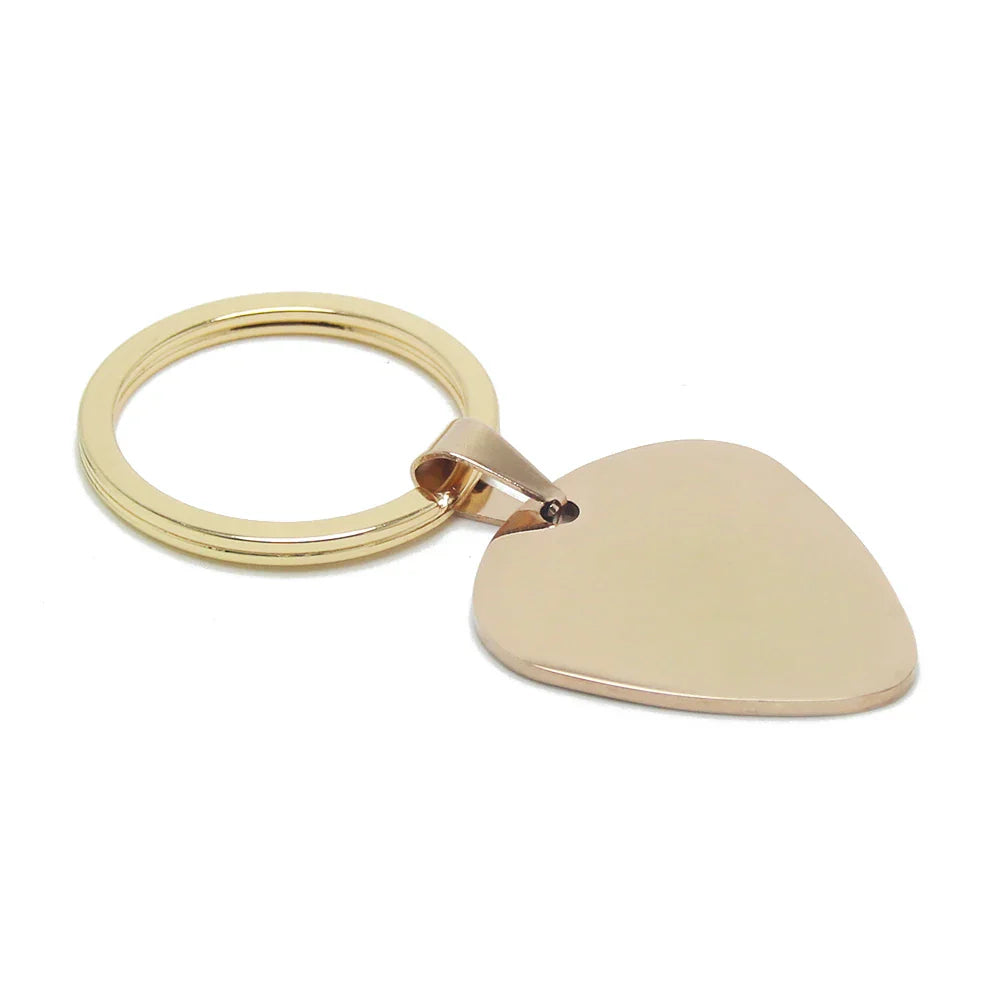 Gold-colored metal guitar pick keyring with heart-shaped pendant for electric bass guitar musical instrument accessories