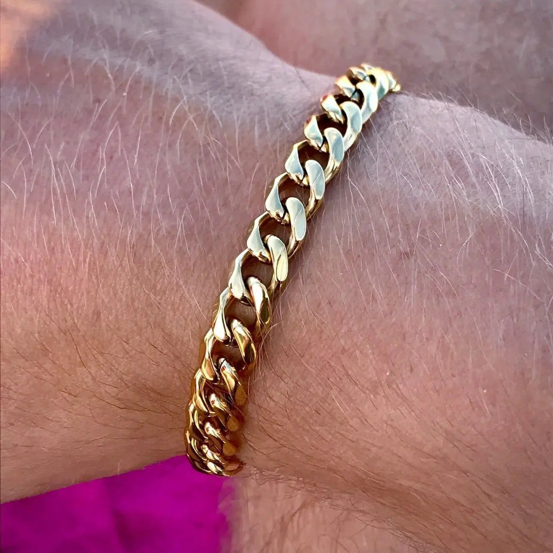 Gold color cuban chain bracelet for men made of stainless steel worn on wrist casual hip hop male jewelry gift
