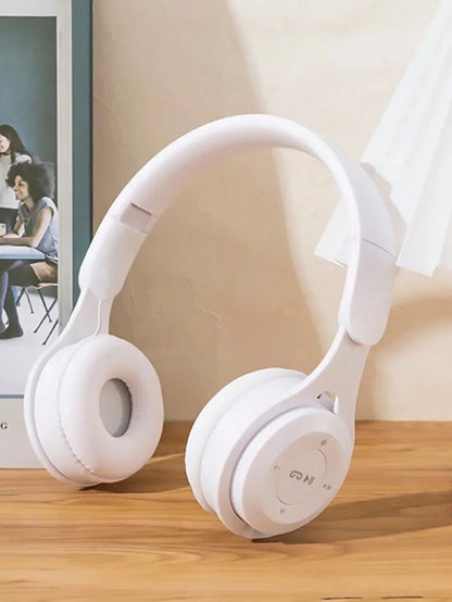 White over-ear bluetooth headphones hifi with sleek foldable design and soft padded earcups for sound quality seamless delay