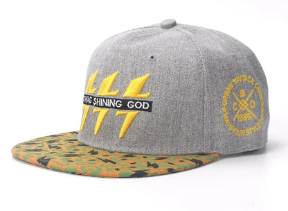 Gray snapback baseball cap with cotton embroidered lightning bolt and camouflage brim sports sunshade gorra for men and women