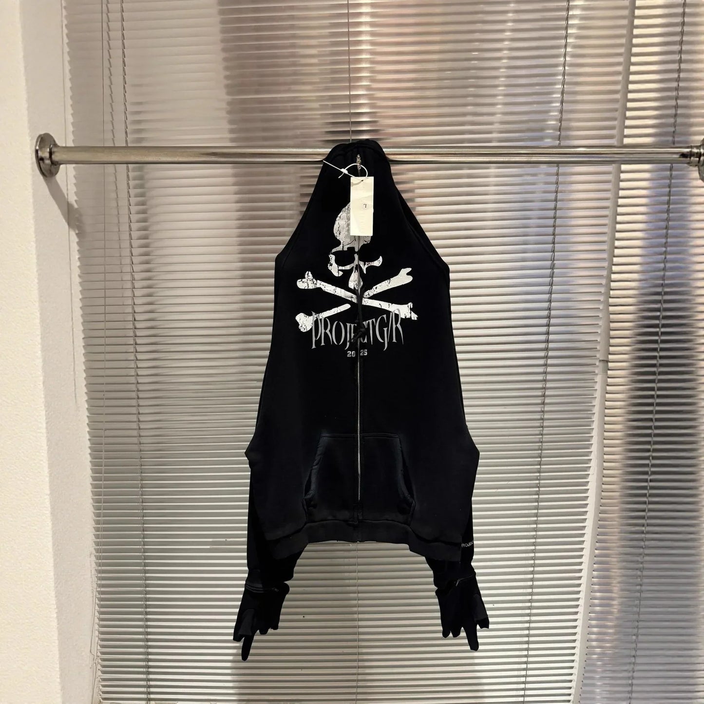 Black cotton zipper hoodie men with white skull crossbones and projectgirl text hip hop bird graphics print design