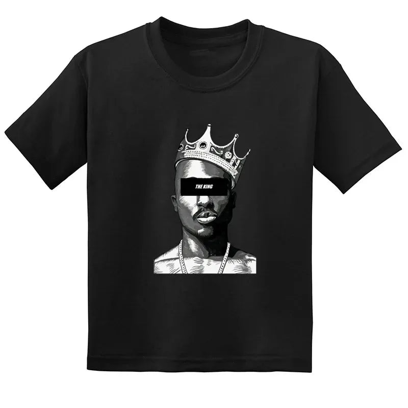 Black short-sleeved t-shirt with a black and white crowned figure and the king text for hip hop festival thug life clothes